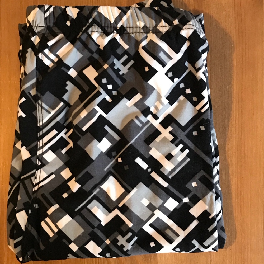 A & D leggings geometric monotone